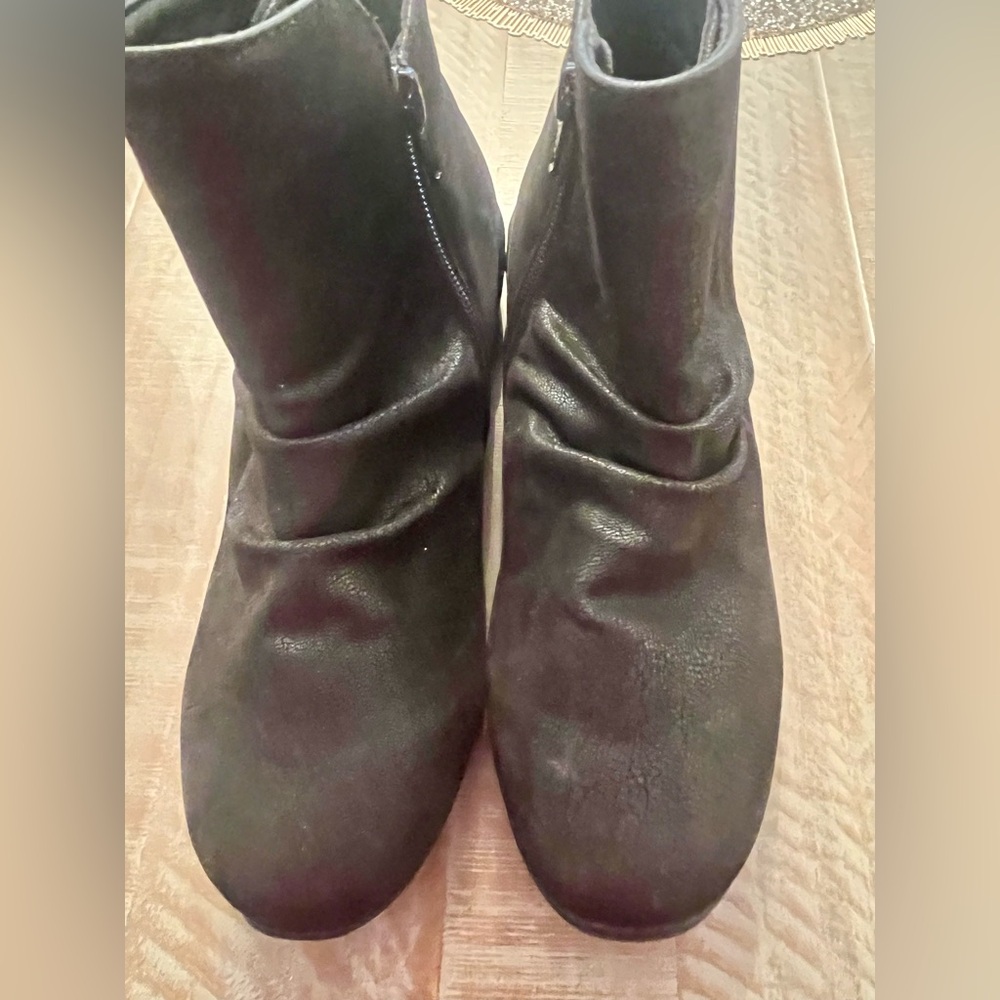 Sketchers Women’s Black Comfort Ankle Boot-NEW! Size 7